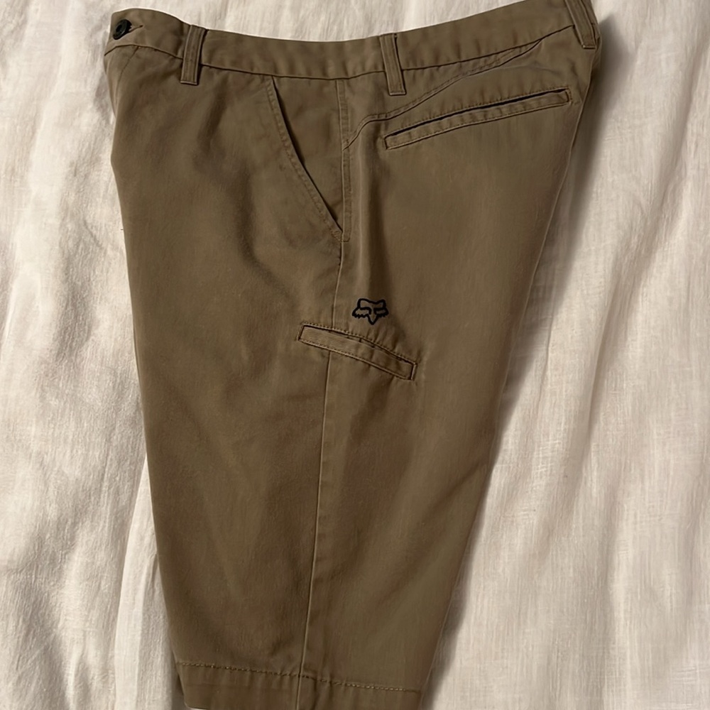 EUC Fox Khaki Shorts - Men’s size 30 waist - Picture 3 of 4